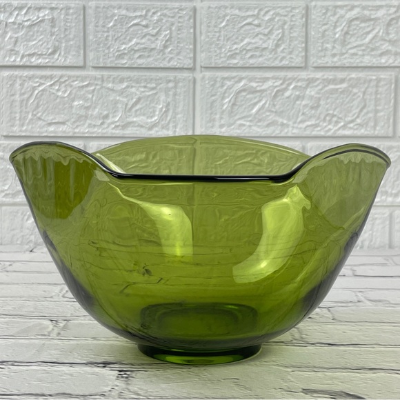 Vintage Anchor Hocking Avocado Green Folded Glass Serving Bowl - Picture 3 of 6